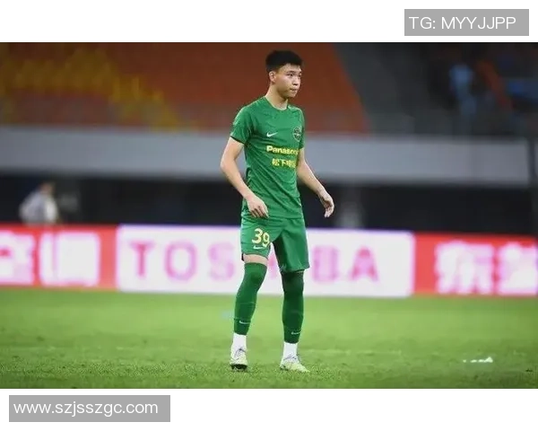 新疆足球新星崭露头角展现出色才华助力球队腾飞